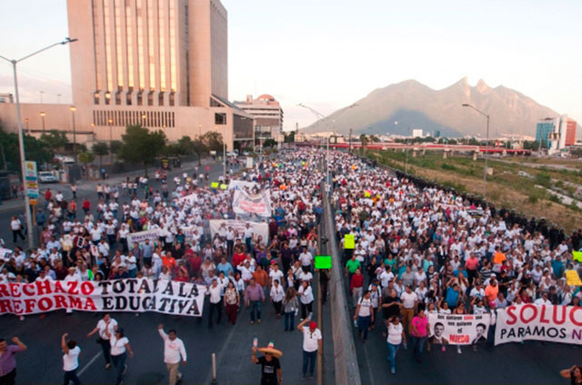 0605_marcha-de-maestros-en-nuevo-leon_620x350