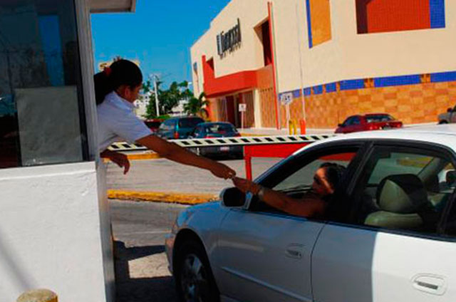 Cobro_de_estacionamiento_en_Plazas_Comerciales_de-_Cancun_009