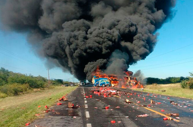 Al-menos-dos-muertos-en-un-choque-de-un-autobús-turístico-en-Tamaulipas