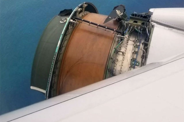 El pánico en vuelo de United por falla en un motor