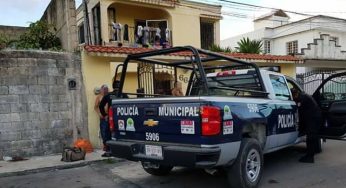 Mujer intenta apuñalar a su marido.