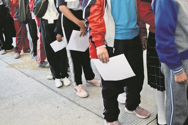 Hombres armados rapan a estudiantes y maestras de secundaria en Acapulco