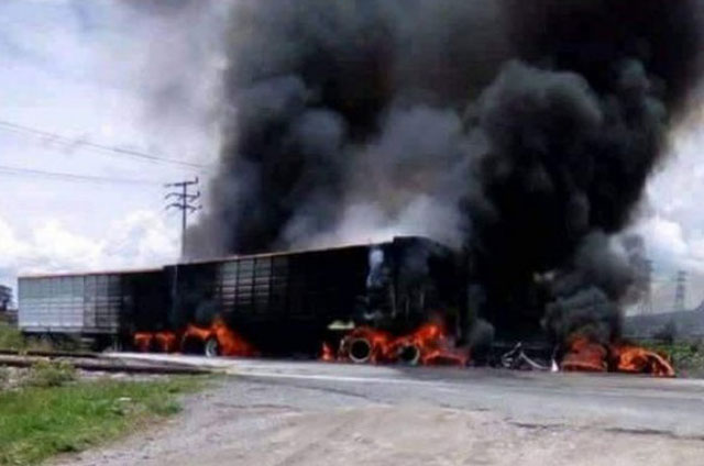 Embiste tren un tractocamión en Tlaxcala