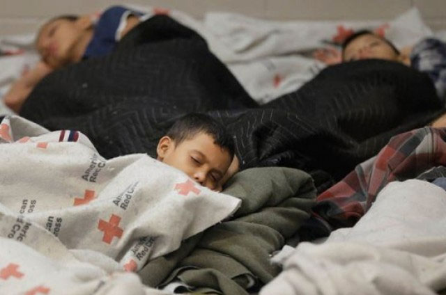 Gobierno de EU entrega lista de niños migrantes separados