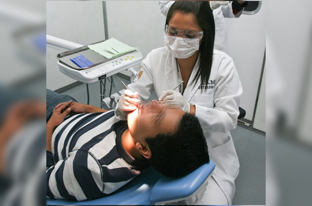 Padece problemas de caries el 80% de la población
