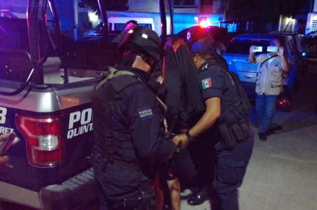 Se enfrentan delincuentes con la policía; un detenido