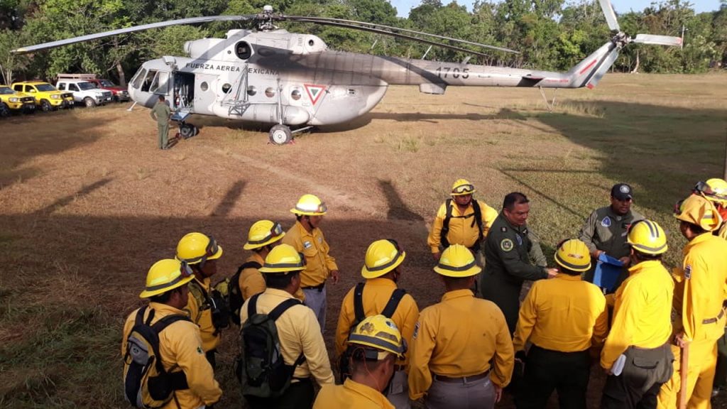 Continúa combate del incendio forestal en la Reserva de la Biosfera de Sian Ka´an