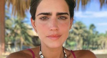 Con cara de asco, Barbara del Regil prueba un taco de canasta