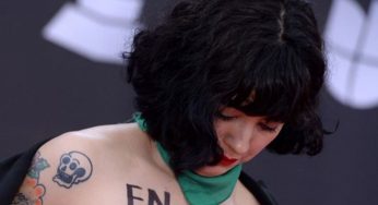Mon Laferte responde a quienes se burlaron de sus pechos