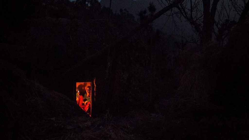 Viejo tabú sobre la menstruación mata mujeres cada año en Nepal