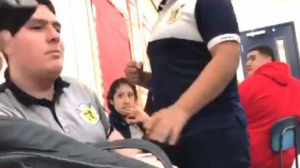 Video: Joven golpea a estudiante con autismo