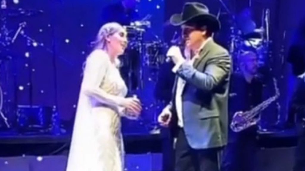 Julión Álvarez le canta a la hija de ‘El Chapo’