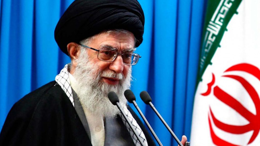Trump es un ‘payaso’ que finge apoyar a iraníes: Jamenei