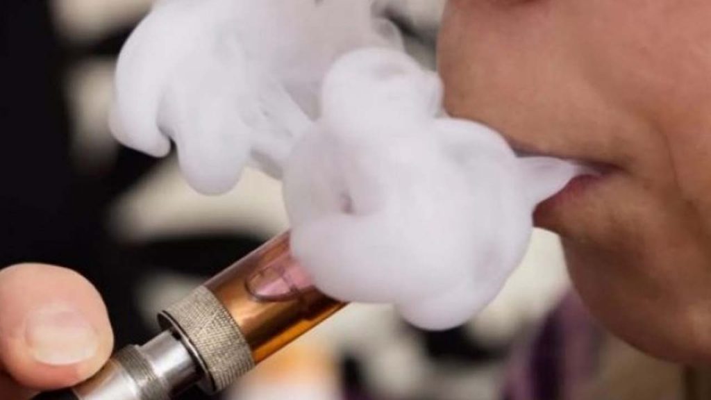 Prohíbe gobierno la importación de cigarros electrónicos