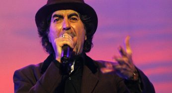 Joaquín Sabina se cae del escenario durante un concierto en Madrid