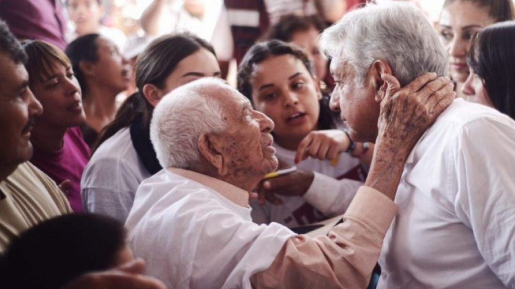 AMLO decreta que adultos mayores vayan a casa con sueldo por Coronavirus