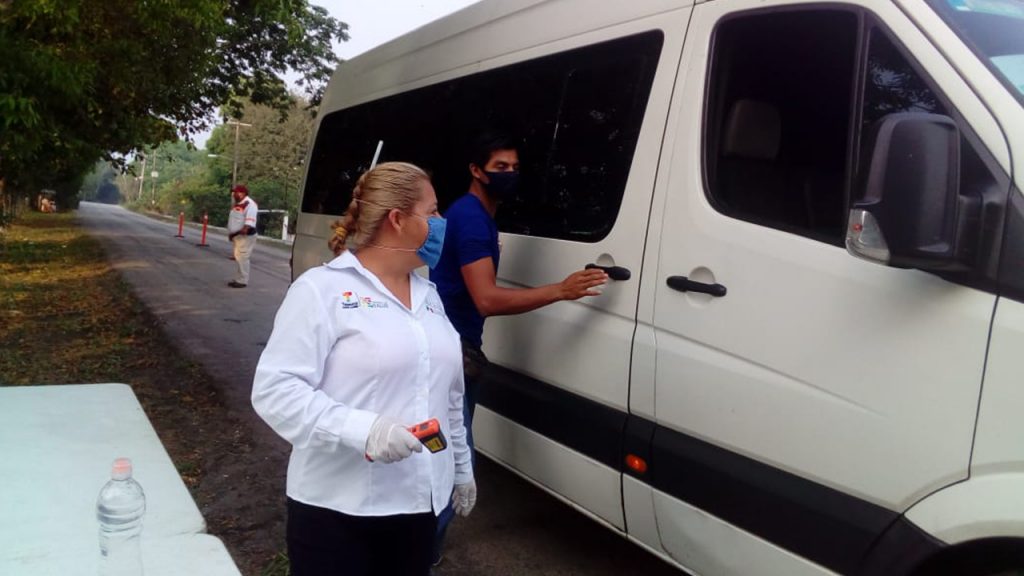 Intentan atropellar a personal de filtro sanitario en Tabasco