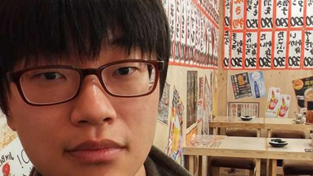 Profe viraliza en coreano ‘Vete ya’ del ‘Gallo’ Elizalde