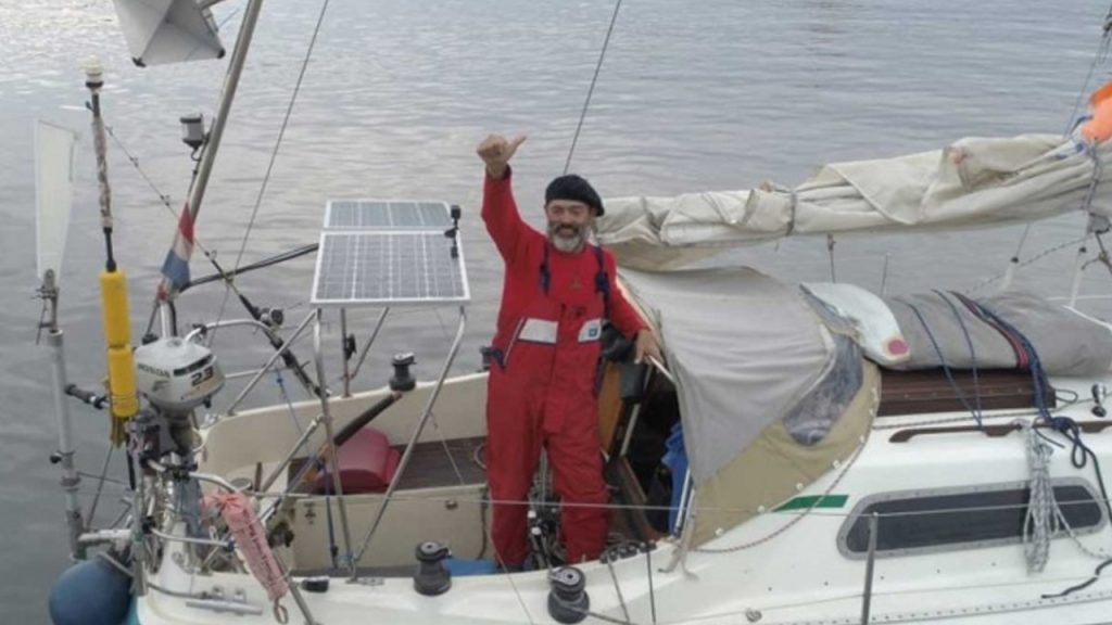 Cruzó el Atlántico en velero para ver sus papás en la pandemia