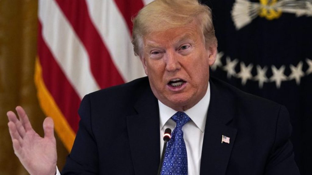 Donald Trump comparte y luego borra, video de supremacismo blanco