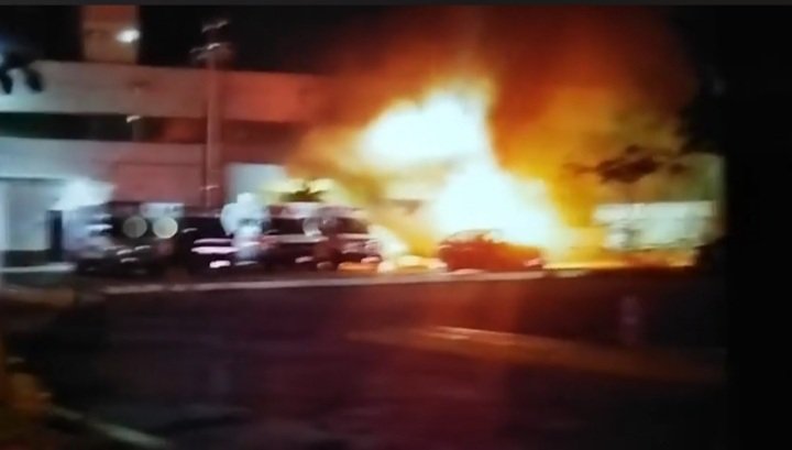 Atentado al hospital Playamed; queman dos ambulancias por no pagar derecho de piso