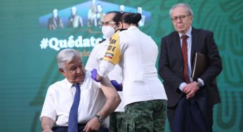El presidente López Obrador recibe primera dosis de vacuna contra COVID-19