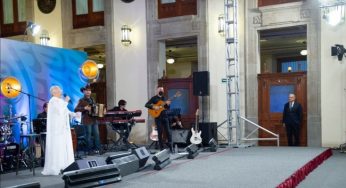 Eugenia León da Festival del Día de Las Madres en La Mañanera
