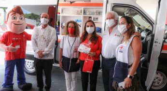 Entregan ambulancia a la Cruz Roja