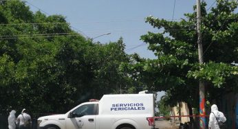 Cadáveres en auto abandonado con narcomensaje