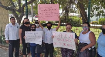 Protestan docentes a las afueras de la SEQ Por falta de plazas en el sistema educativo estatal