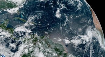 El huracán Larry se convierte en Huracán categoría 3