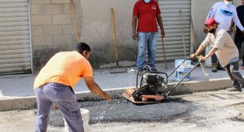 Arranca gobierno de Puerto Morelos programa de bacheo en la comunidad de Leona Vicario