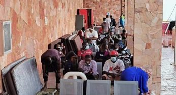 Haitianos en espera de ser repatriados en la capital del estado