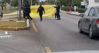 Necesitamos permiso legal: Vendedores ambulantes bloquean zona hotelera de Cancún