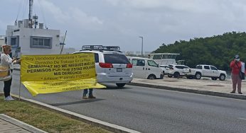 Continúan manifestaciones frente al edificio de la semarnat