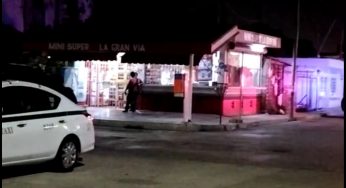 Hombres armados ejecutaron a un hombre en una tienda de conveniencia en Cancún.