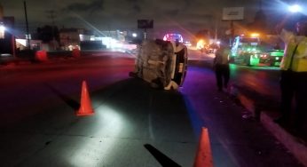 Choca y vuelca conductor en el Bulevar Colosio