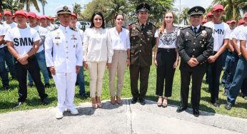 Asiste Atenea Gómez a la ceremonia de protesta de bandera a los soldados del Sevicio Nacional Militar clase 2004, remisos y mujeres voluntarias