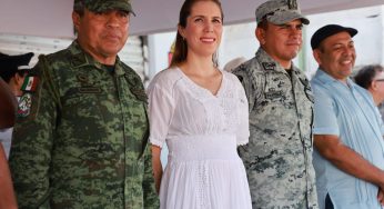 Atenea Gómez encabeza el desfile cívico-militar en conmemoración de la Independencia de México