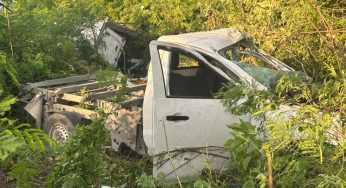 Chofer se duerme al volante y choca contra camioneta 