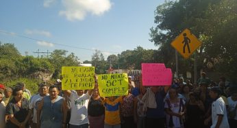 Realizan ejidatarios de Tepich nuevo bloqueo total en carretera federal