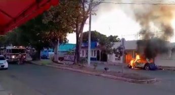 Incendio consume vehículo en Chetumal