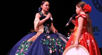 Nura Francis deleita al público en su debut en el Teatro de la Ciudad de Playa del Carmen