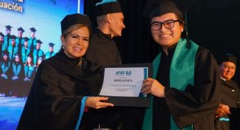 Motiva Lili Campos a graduados de la Universidad Tecnológica de la Riviera Maya