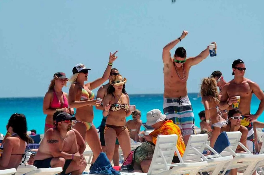 Emite Estados Unidos alerta para springbreakers