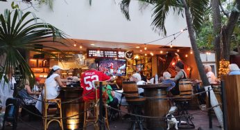 Restaurantes y bares de la Quinta Avenida de Playa del Carmen con buena afluencia por el Super Bowl