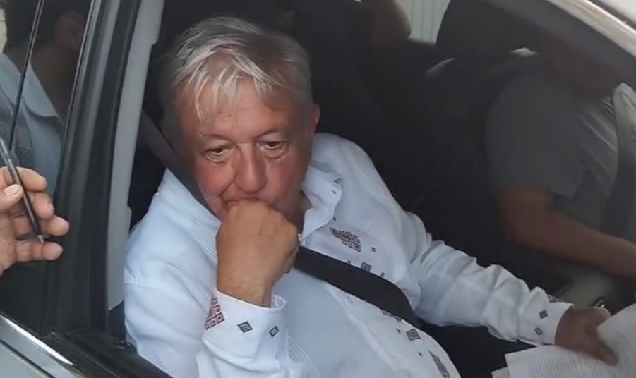Visita AMLO Chetumal y escucha quejas de colonos de Mahahual
