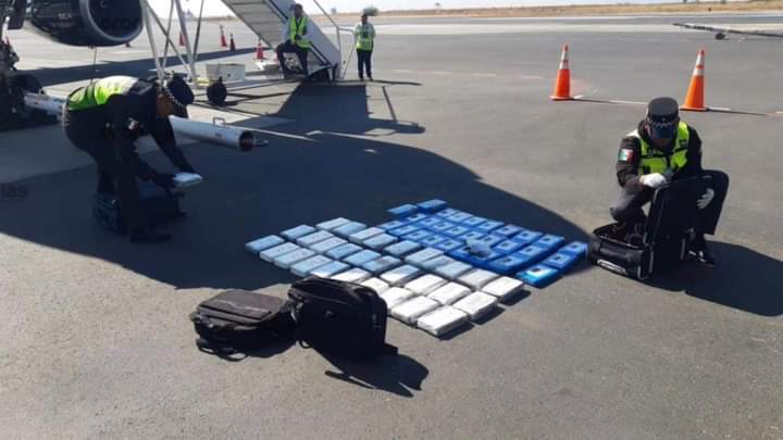 Confiscan cargamento de droga en aeropuerto de Puebla con destino a Cancún