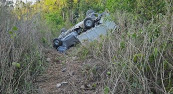Vuelca camioneta y rompe cables de alto voltaje en la ‘Ruta de Cenotes’