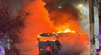 Por cortocircuito se incendia autobús en Cancún
